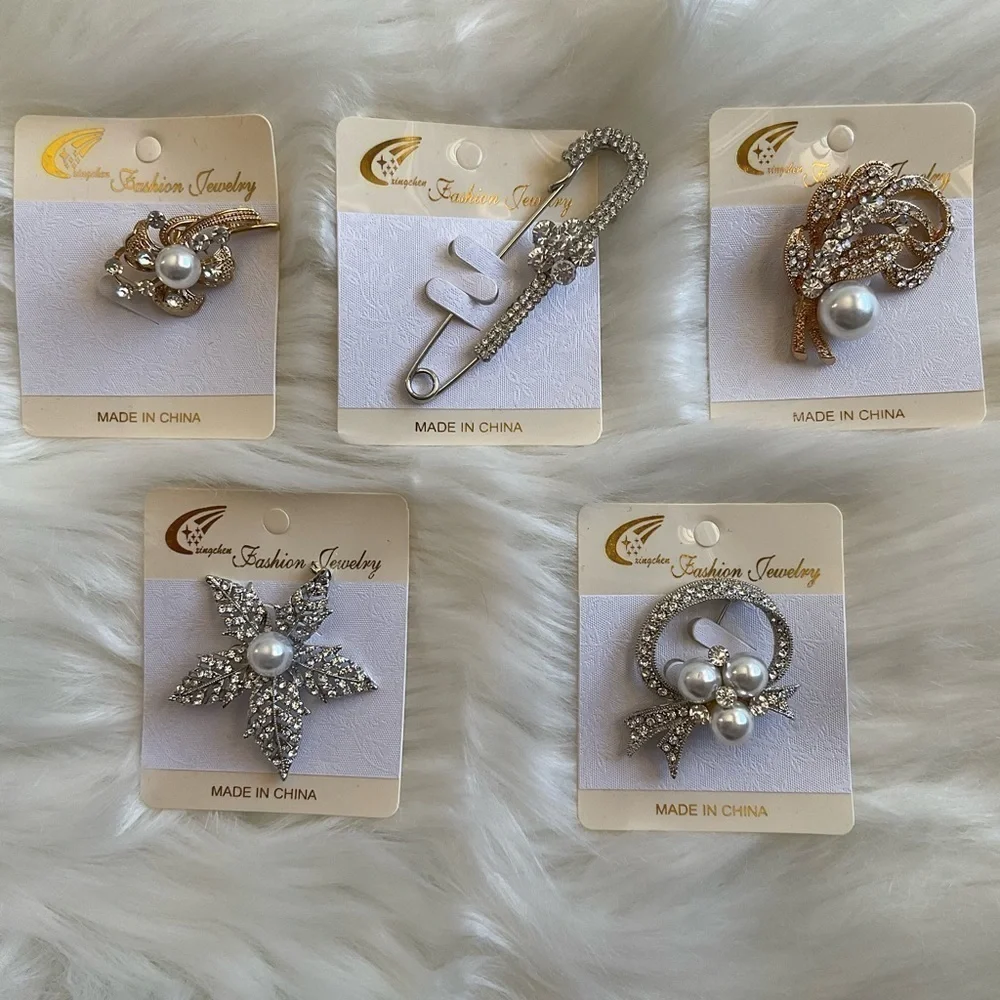 PEARL & RHINESTONE CRYSTAL BROOCHES 5 PIECE IN GIFT BOX